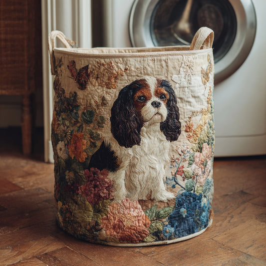 Cesto portabiancheria trapuntato con Cavalier King Charles e fiori