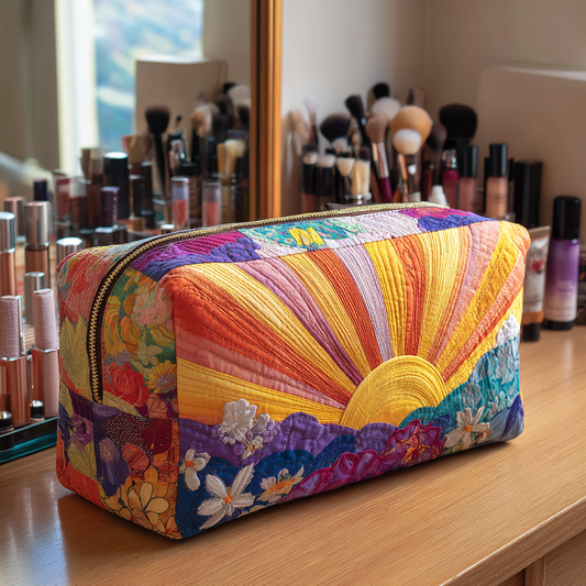 Beauty case trapuntato con fiori all’alba
