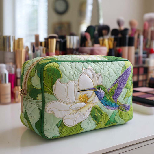 Beauty case trapuntato con petali delicati